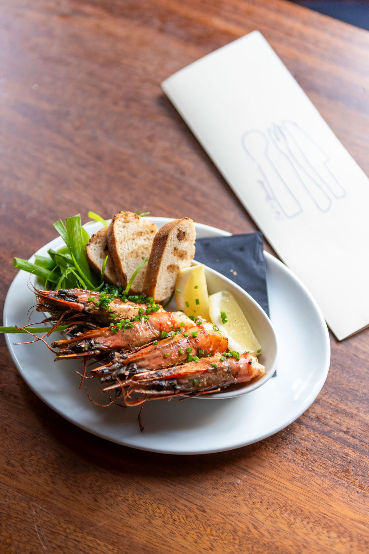 Gamba's uit de oven met brood